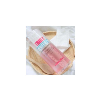 Протрите макияж Faith in Face Truly Waterly Cleansing Water 500 мл. Большая бутылка определенно того стоит.
