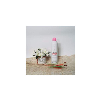 Evian 300ml. Спрей для лица с минеральной водой 300ml. (100% аутентичные) импортные продукты с тайскими наклейками. Конечно аутентичный, чем конечно kawaofficial