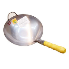Iron pan with wooden handle 1 pc./Сковорода с деревянной ручкой 1 шт.