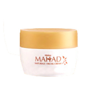 Лечебный крем для лица на основе Мёда Витамина С и Масла Ши Mistine Mahad Naturals Facial Cream with Lakoocha Extract for Brightening Skin 30 мл